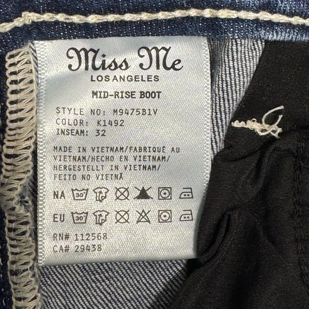 Miss Me Mid-Rise Bootcut Jeans Size 28x32 - Picture 11 of 11